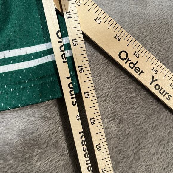 Looney Tunes Shorts Mens Large Green Mesh Basketball Buggs Bunny Shorts - Picture 6 of 9